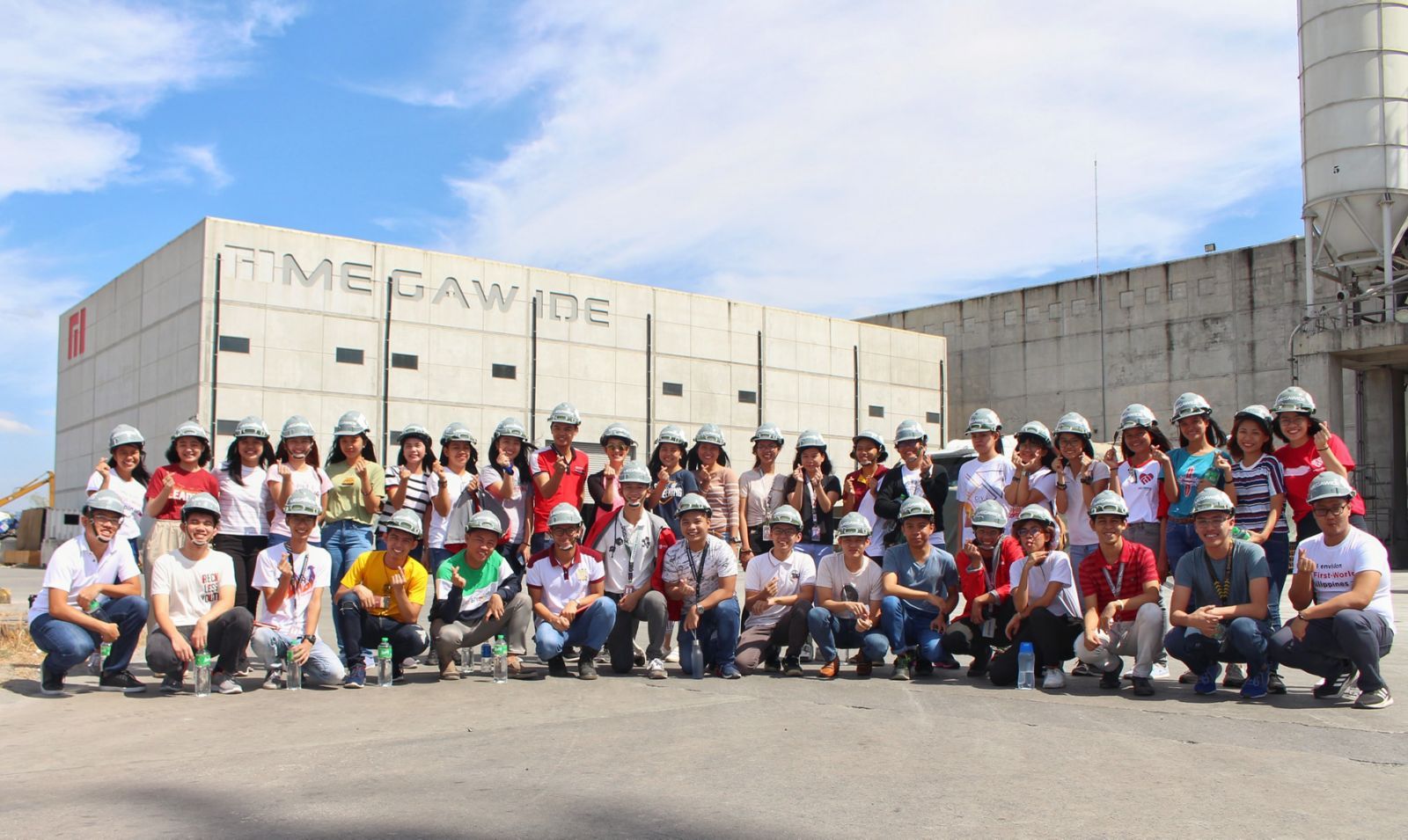 Megawide Foundation scholars visit the Megawide Taytay Industrial Plant and learn more about the business operations.